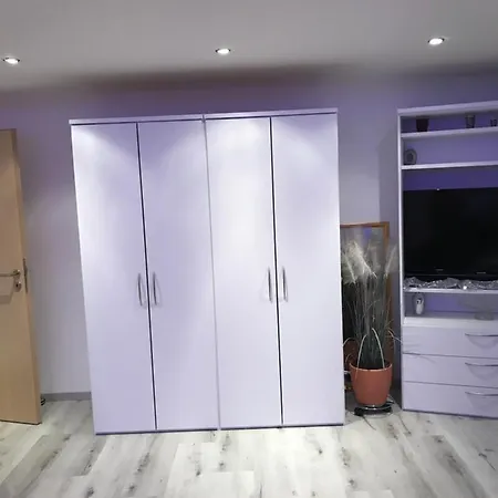 Maison d'hôtes Moeblierte Kellerwohnung Ca. 20 Qm, Separate Dusche, Bad Und Wc