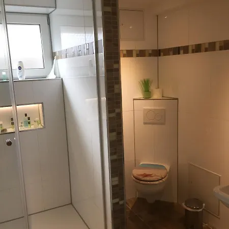 Moeblierte Kellerwohnung Ca. 20 Qm, Separate Dusche, Bad Und Wc Herzogenaurach